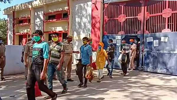 Prisoners undertrial released on interim bail or parole in an unprecedented step to prevent the spread of coronavirus outbreak, in Lakhimpur Kheri district Prisoners undertrial released on interim bail or parole in an unprecedented step to prevent the spread of coronavirus outbreak, in Lakhimpur Kheri district