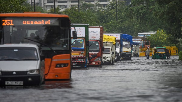 Weather update: Heavy rainfall in Delhi-NCR leads to waterlogging in several areas Weather update: Heavy rainfall in Delhi-NCR leads to waterlogging in several areas
