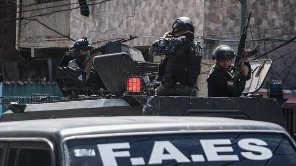 Security forces clash with armed gangs Security forces clash with armed gangs