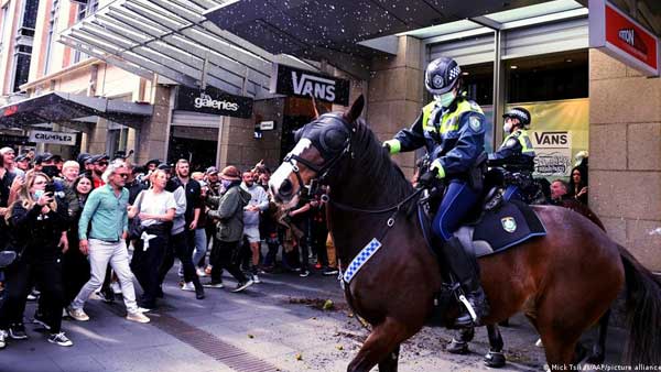 COVID: Sydney anti-lockdown rally turns violent COVID: Sydney anti-lockdown rally turns violent