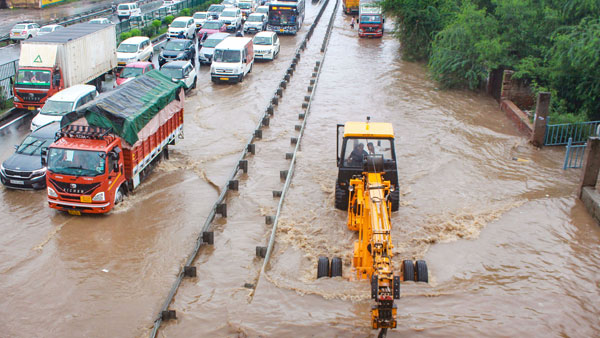 Delhi to witness heavy rains today Delhi to witness heavy rains today