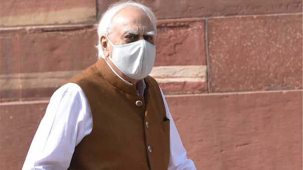 Kapil Sibal hosts dinner for opposition parties to discuss 2024 poll strategy Kapil Sibal hosts dinner for opposition parties to discuss 2024 poll strategy