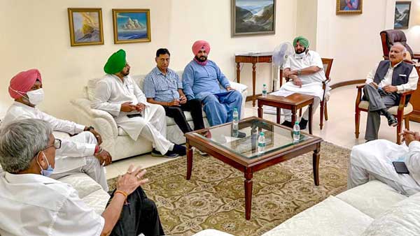 Punjab: Amarinder Singh, Sidhu agree on 10-member strategic policy group for better party-govt coordination Punjab: Amarinder Singh, Sidhu agree on 10-member strategic policy group for better party-govt coordination