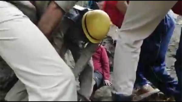WATCH: ITBP personnel rescue man trapped in Himachal’s Kinnaur landslide WATCH: ITBP personnel rescue man trapped in Himachal’s Kinnaur landslide