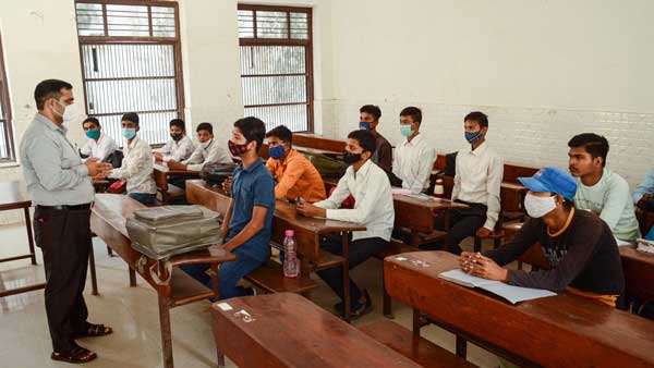 Offline classes for higher education to resume in J&K Offline classes for higher education to resume in J&K