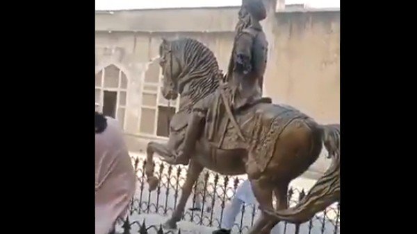 Maharaja Ranjit Singhs statue in Lahore Maharaja Ranjit Singhs statue in Lahore