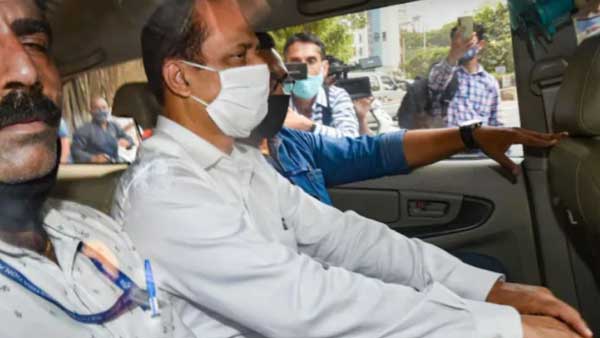 10 DCPs paid Rs 40 cr to Deshmukh, Parab to reverse transfer order: Sachin Waze to ED 10 DCPs paid Rs 40 cr to Deshmukh, Parab to reverse transfer order: Sachin Waze to ED