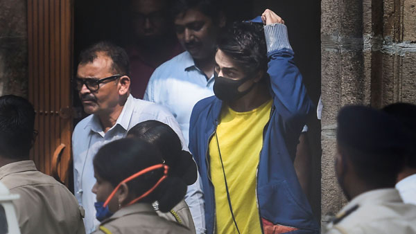 Bollywood actor Sharukh Khans son and accused Aaryan Khan being taken to court after he was arrested in connection with a drugs case, in Mumbai Bollywood actor Sharukh Khans son and accused Aaryan Khan being taken to court after he was arrested in connection with a drugs case, in Mumbai