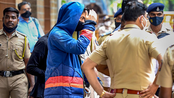 Mumbai Police record statement of witness Prabhakar Sail over allegation of extortion bid in Aryan Khan case Mumbai Police record statement of witness Prabhakar Sail over allegation of extortion bid in Aryan Khan case