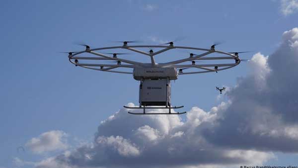 Heavy-duty drone takes first flight in Hamburg Heavy-duty drone takes first flight in Hamburg