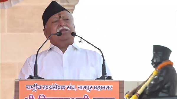 Mohan Bhagwat performs 'shastra' puja