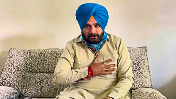 Sidhu attacks Amarinder Sidhu attacks Amarinder