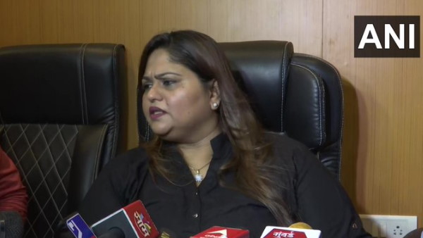 Sameer Wankhedes sister files police complaint against Nawab Malik Sameer Wankhedes sister files police complaint against Nawab Malik