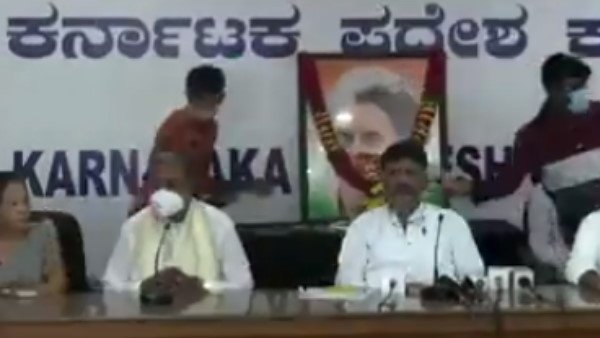 Whats in leaked DK Shivakumar-Siddaramaiahs video clip on Sardar Patels portrait? Watch Whats in leaked DK Shivakumar-Siddaramaiahs video clip on Sardar Patels portrait? Watch