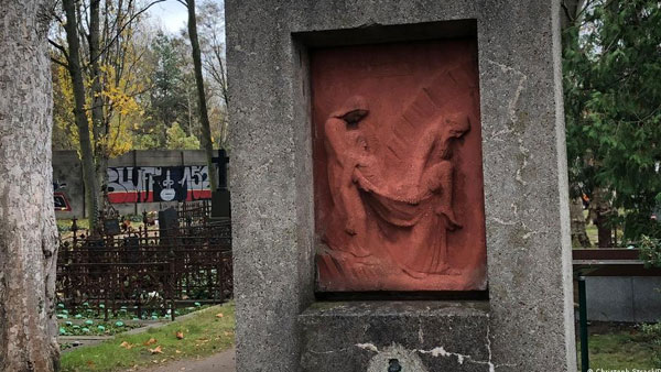 Germany mourns 100,000 COVID-19 dead Germany mourns 100,000 COVID-19 dead