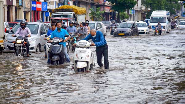 Karnataka rains: 24 people dead, 658 houses completely damaged Karnataka rains: 24 people dead, 658 houses completely damaged