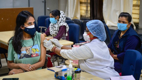 Omicron scare: Parliamentary panel recommends evaluation of vaccines, research for booster dose Omicron scare: Parliamentary panel recommends evaluation of vaccines, research for booster dose