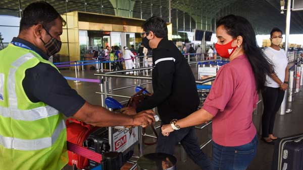 Omicron detected in 29-year-old US returnee, had taken three doses of Pfizer vaccine, says BMC Omicron detected in 29-year-old US returnee, had taken three doses of Pfizer vaccine, says BMC