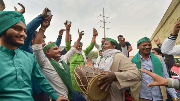 Farm laws: India farmers end protest after government accepts demands