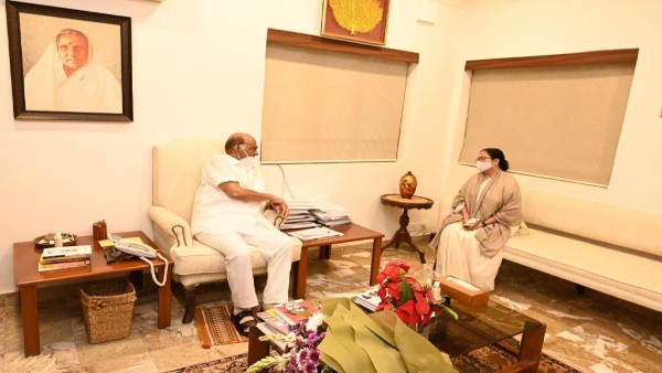 Mamata Banerjee meets Sharad Pawar, takes swipes at Cong, calls for unity of regional parties against BJP Mamata Banerjee meets Sharad Pawar, takes swipes at Cong, calls for unity of regional parties against BJP
