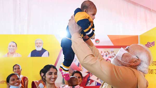 PM Modi's interaction with beneficiaries at Prayagraj PM Modi's interaction with beneficiaries at Prayagraj