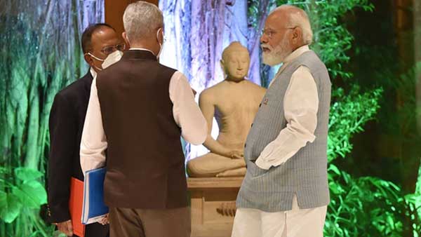 PM Modi interacting with External Affairs Minister PM Modi interacting with External Affairs Minister