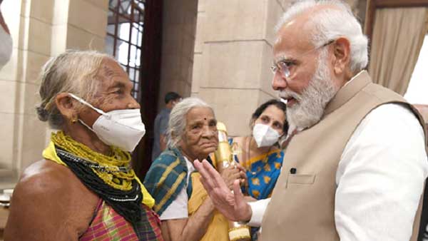 PM Modi with Padma Shri Tulasi Gowda PM Modi with Padma Shri Tulasi Gowda
