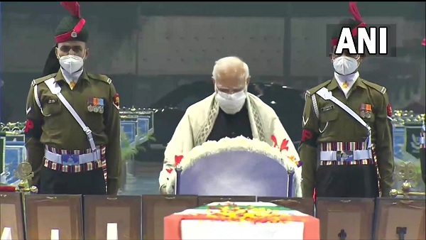 Chopper crash: PM Modi, Rajnath Singh pay homage to Gen Bipin Rawat, others at Palam airport Chopper crash: PM Modi, Rajnath Singh pay homage to Gen Bipin Rawat, others at Palam airport