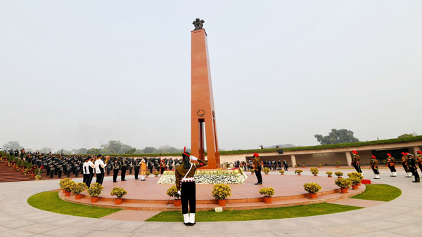Vijay Diwas: PM Modi leads nation in paying tributes to martyrs Vijay Diwas: PM Modi leads nation in paying tributes to martyrs