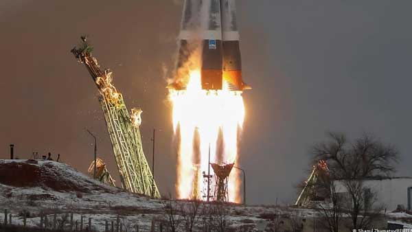 Japanese billionaire returns to Earth from space trip Japanese billionaire returns to Earth from space trip