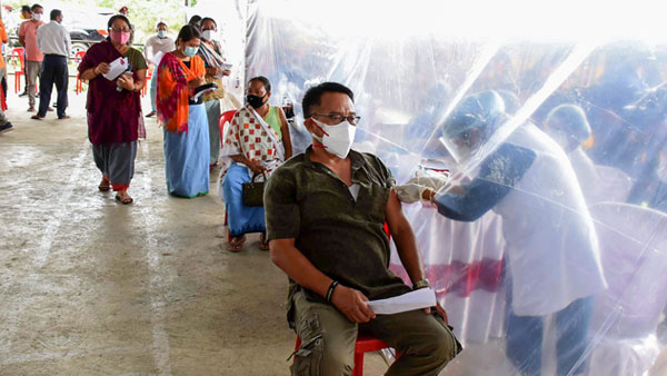 Get vaccinated and stand chance to win smarphone worth Rs 60,000 in Gujarats Ahmedabad Get vaccinated and stand chance to win smarphone worth Rs 60,000 in Gujarats Ahmedabad