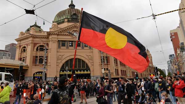 Australia buys copyright to Aboriginal flag Australia buys copyright to Aboriginal flag