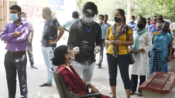 India logs 3615 new COVID cases, active infections record a decline India logs 3615 new COVID cases, active infections record a decline