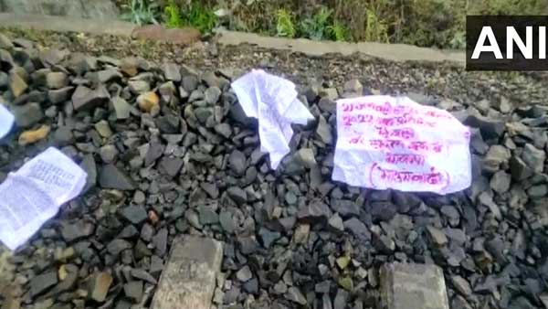 Jharkhand: Naxals trigger explosion on railway track Jharkhand: Naxals trigger explosion on railway track