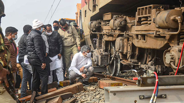 Train accident: When Railway Minister helped a man reunite with his family Train accident: When Railway Minister helped a man reunite with his family