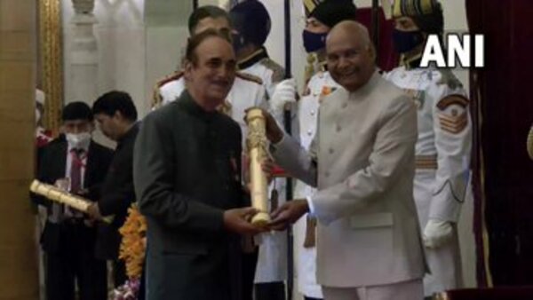 Kovind confers Padma Awards Kovind confers Padma Awards