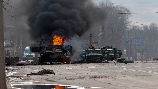 Ukraine crisis: Terrifying satellite images show 40 mile-long Russian convoy outside Kyiv Ukraine crisis: Terrifying satellite images show 40 mile-long Russian convoy outside Kyiv