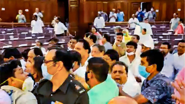Exchange of fisticuffs at Bengal Assembly: A look at other well-known episodes of fracas in other states Exchange of fisticuffs at Bengal Assembly: A look at other well-known episodes of fracas in other states