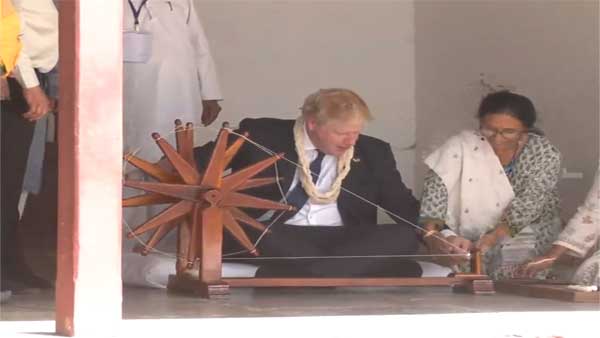 Watch: UK PM Boris Johnson visits Sabarmati Ashram, tries his hands on charkha Watch: UK PM Boris Johnson visits Sabarmati Ashram, tries his hands on charkha