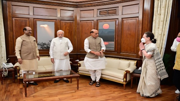 Picture of PM Modi meeting Sonia Gandhi goes viral Picture of PM Modi meeting Sonia Gandhi goes viral