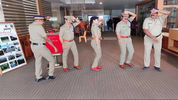 Fact Check: Did Kerala police dance to the tune of ‘Kacha Badam’ Fact Check: Did Kerala police dance to the tune of ‘Kacha Badam’