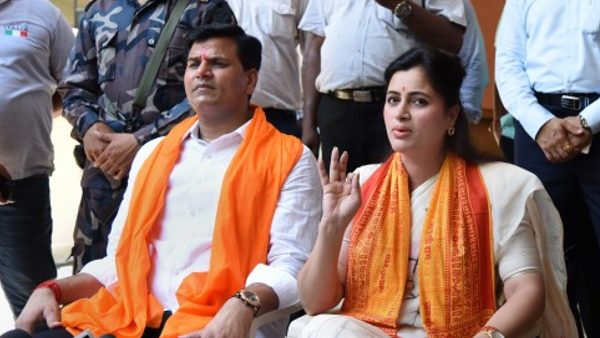 Sedition FIR: Rana couple to remain in jail till April 29 Sedition FIR: Rana couple to remain in jail till April 29
