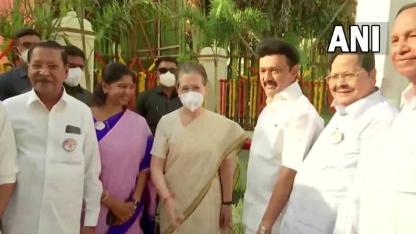 Sonia seen at Stalins Delhi office Sonia seen at Stalins Delhi office
