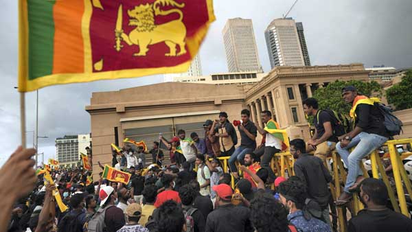 Sri Lanka economic crisis: 1 dead, 3 critical; Curfew to continue in Rambukkana after violence Sri Lanka economic crisis: 1 dead, 3 critical; Curfew to continue in Rambukkana after violence