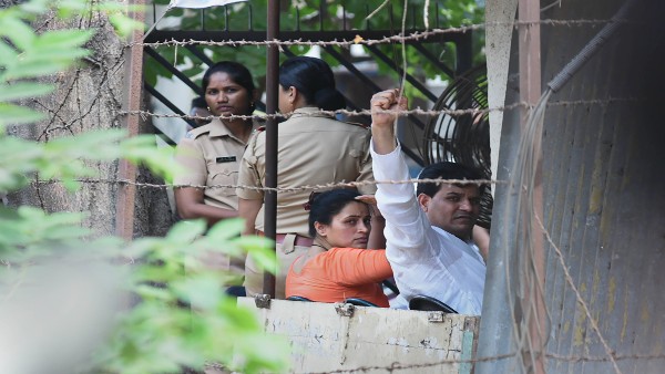 Mumbai sessions court to pronounce order on bail plea of MP Navneet Rana and MLA Ravi Rana today Mumbai sessions court to pronounce order on bail plea of MP Navneet Rana and MLA Ravi Rana today