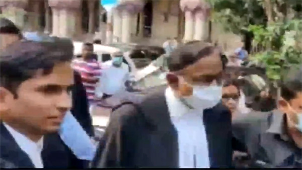 Chidambaram faces protests by lawyers of Congress Cell at Calcutta High Court Chidambaram faces protests by lawyers of Congress Cell at Calcutta High Court