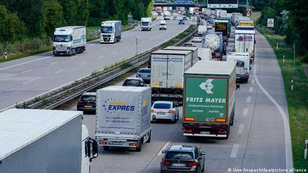 Batteries versus e-fuels: Which is better? Batteries versus e-fuels: Which is better?