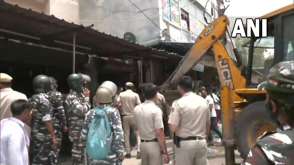 Watch: Anti-encroachment drive underway in Delhis Kalyanpuri area; AAP MLA Kuldeep Kumar detained Watch: Anti-encroachment drive underway in Delhis Kalyanpuri area; AAP MLA Kuldeep Kumar detained