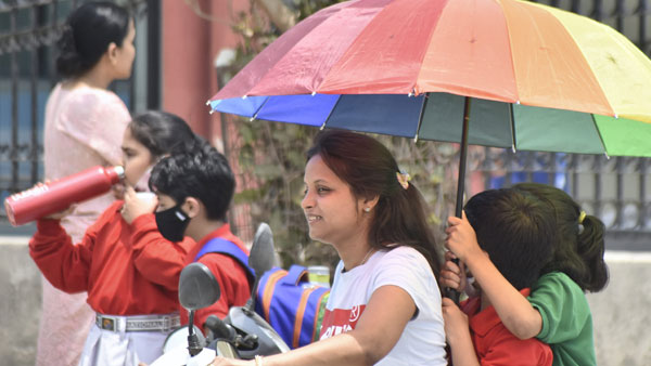 Delhi records minimum temperature of 29.5 degrees Celsius, heatwave likely from Friday Delhi records minimum temperature of 29.5 degrees Celsius, heatwave likely from Friday