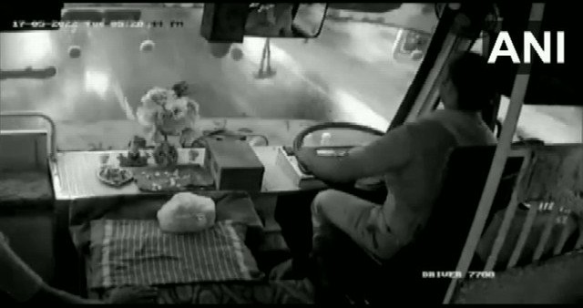 Watch: Two buses collide head-on in Tamil Nadu’s Salem, 30 injured Watch: Two buses collide head-on in Tamil Nadu’s Salem, 30 injured